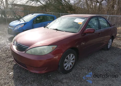 2006 Toyota Camry Le z USA, uszkodzony, nr VIN 4T1BE32KX6U149331